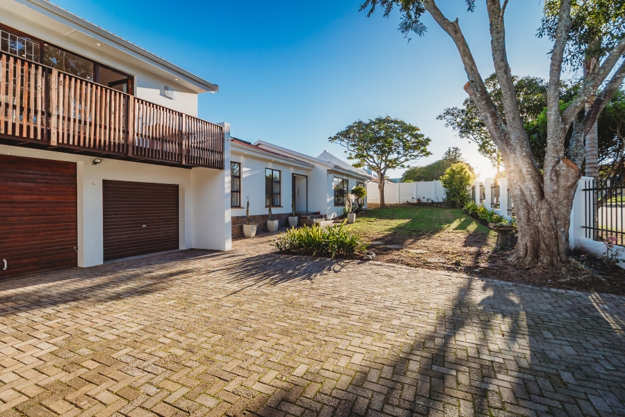 7 Bedroom Property for Sale in Loerie Park Western Cape